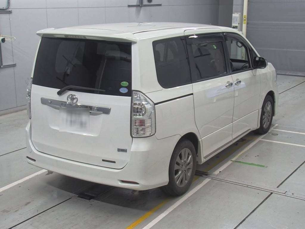 2013 Toyota Voxy ZRR70W[1]