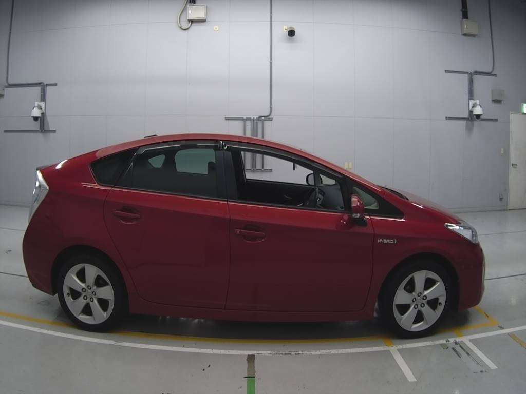 2013 Toyota Prius ZVW30[2]