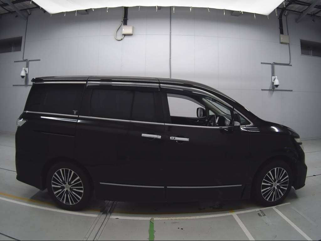 2014 Nissan Elgrand TE52[2]