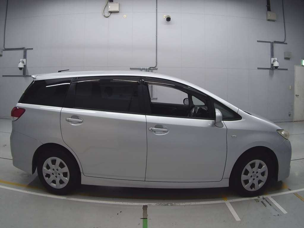 2009 Toyota Wish ZGE20G[2]