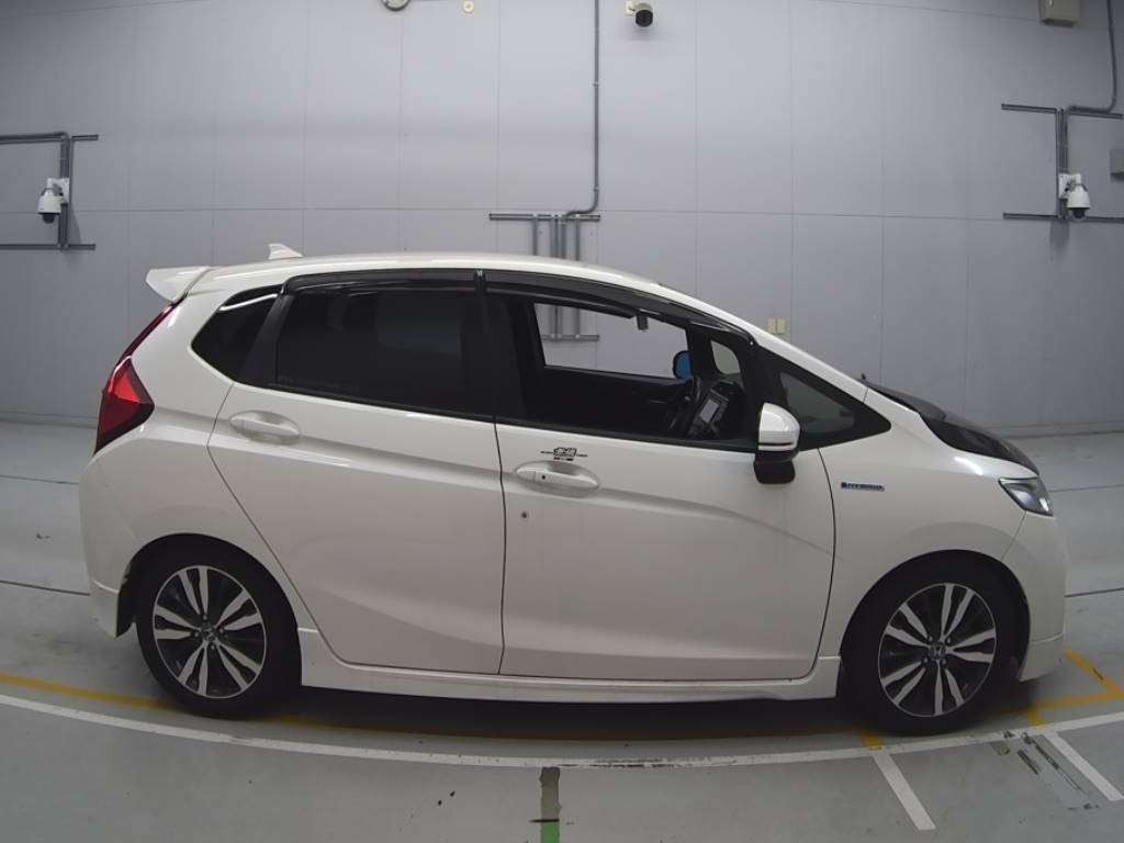 2015 Honda Fit Hybrid GP5[2]