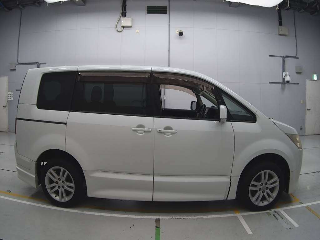 2009 Mitsubishi Delica D5 CV5W[2]