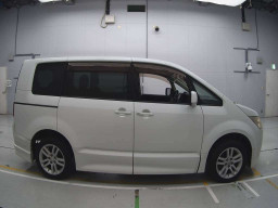 2009 Mitsubishi Delica D5