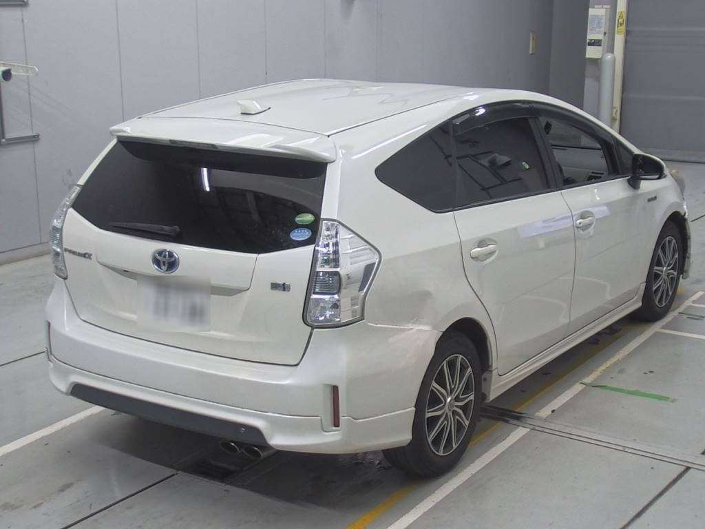 2012 Toyota Prius alpha ZVW41W[1]