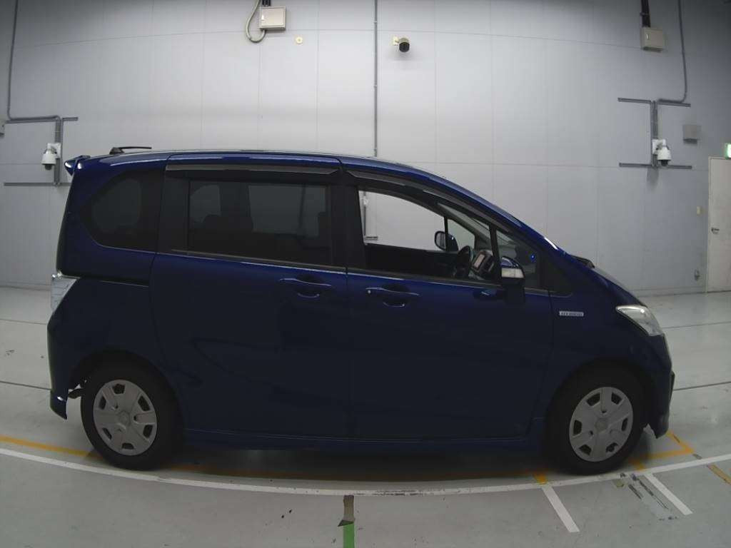 2012 Honda Freed hybrid GP3[2]