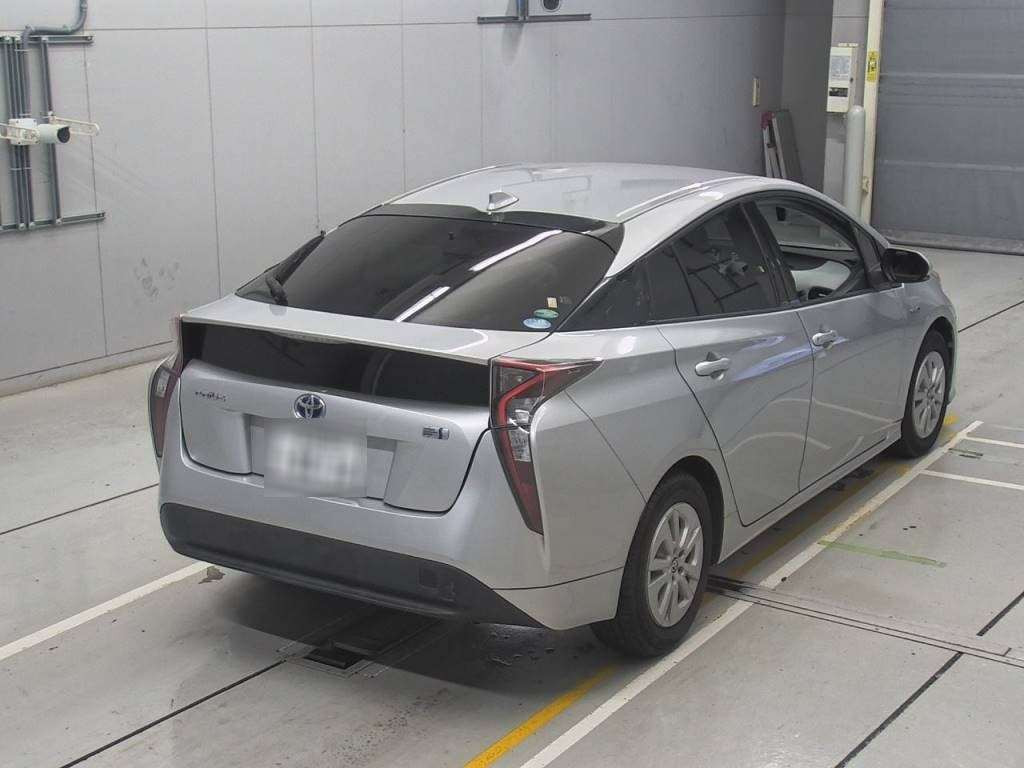 2016 Toyota Prius ZVW50[1]