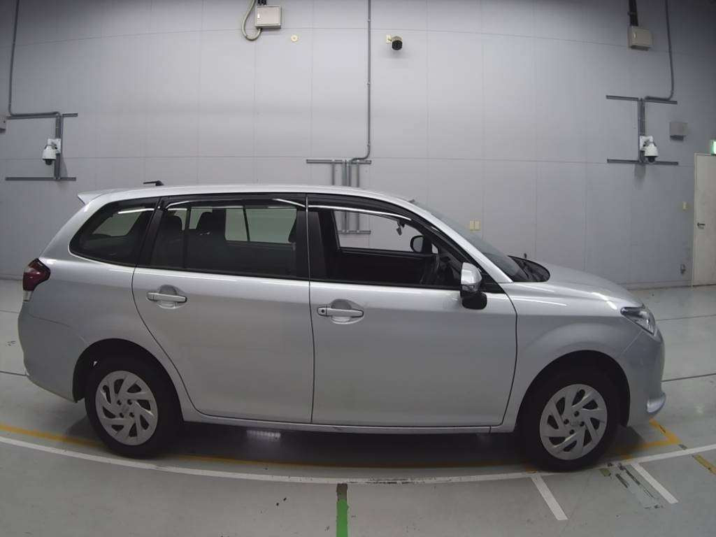 2021 Toyota Corolla Fielder NZE164G[2]