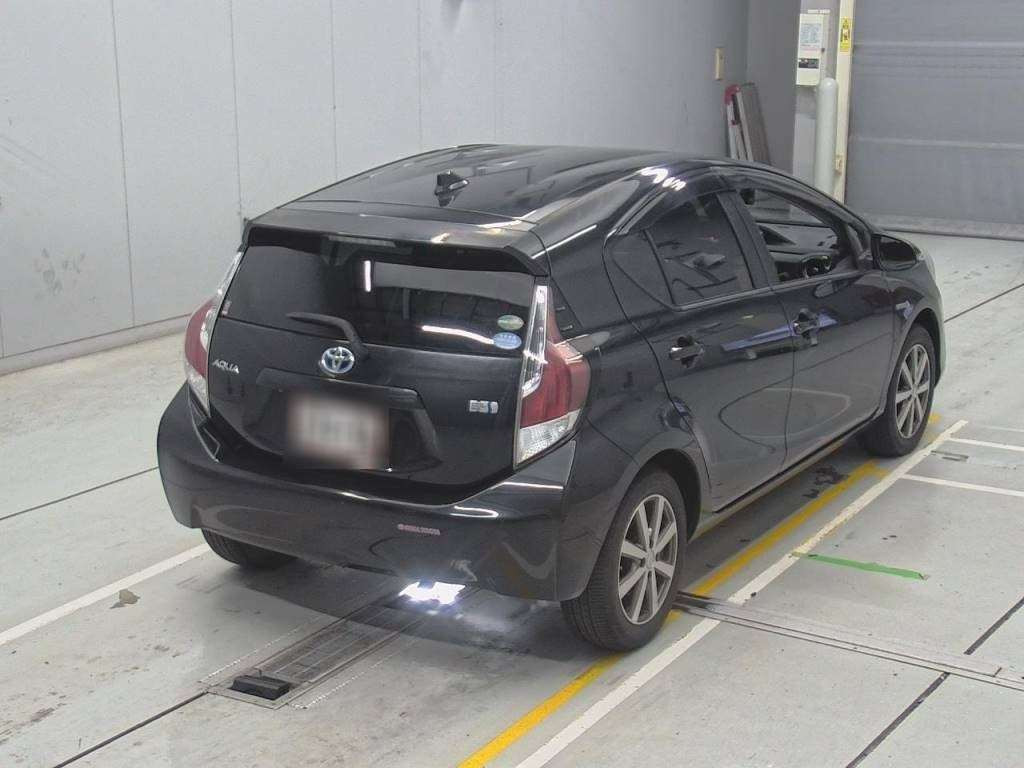 2015 Toyota Aqua NHP10[1]