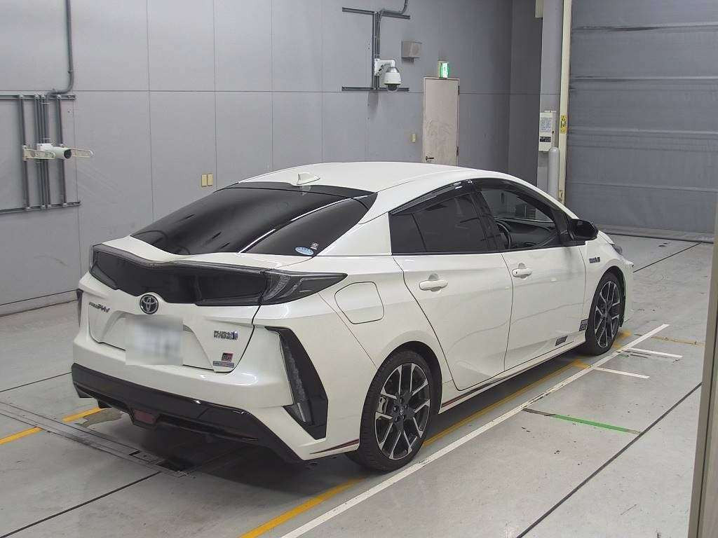 2018 Toyota Prius PHV ZVW52[1]