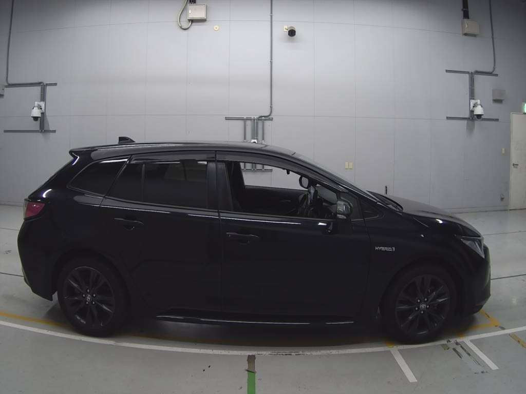 2019 Toyota Corolla Touring Wagon ZWE211W[2]