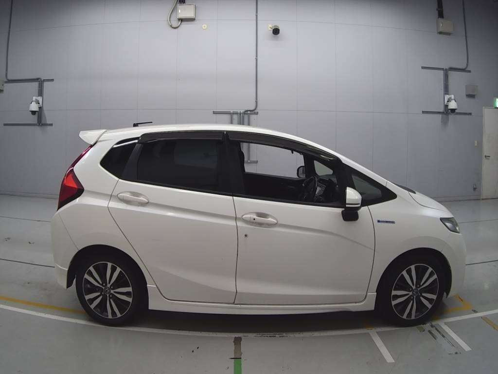 2014 Honda Fit Hybrid GP5[2]