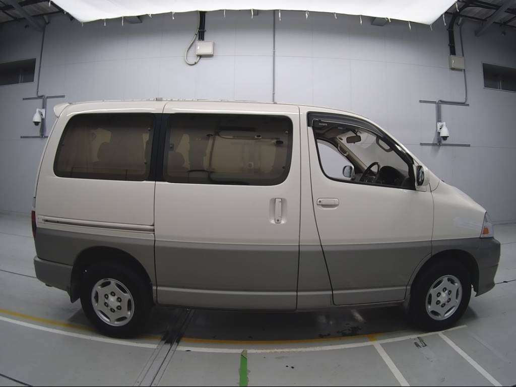 2001 Toyota Grand Hiace VCH16W[2]