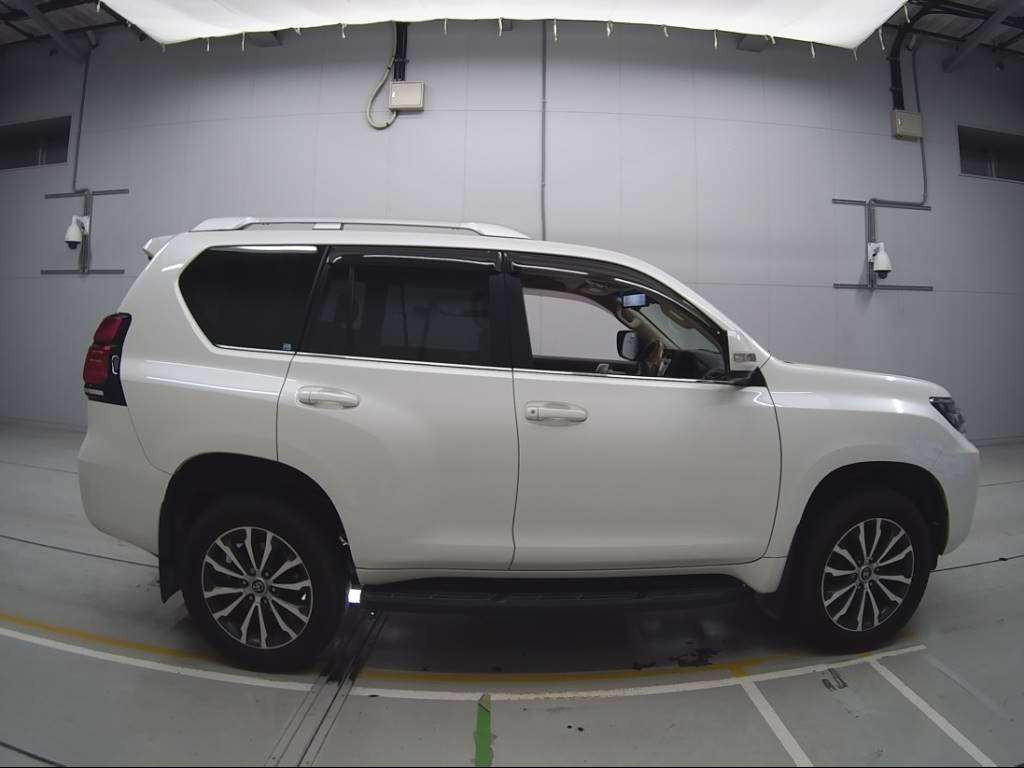 2018 Toyota Land Cruiser Prado GDJ150W[2]