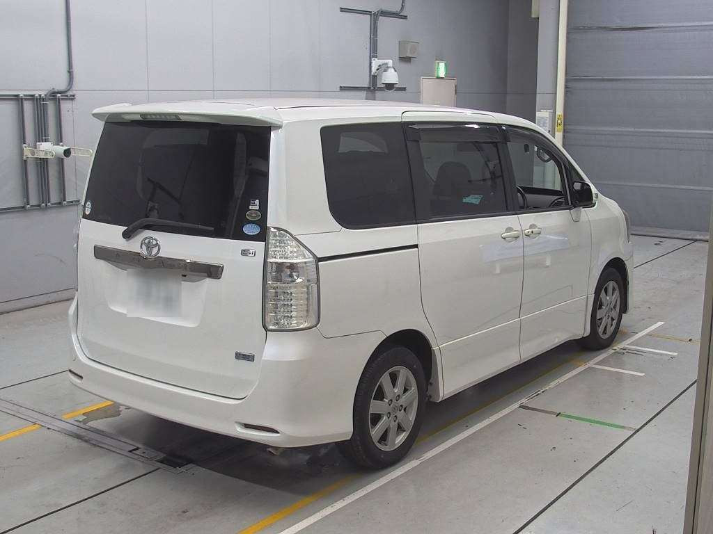 2008 Toyota Noah ZRR70W[1]