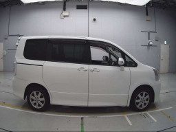 2008 Toyota Noah