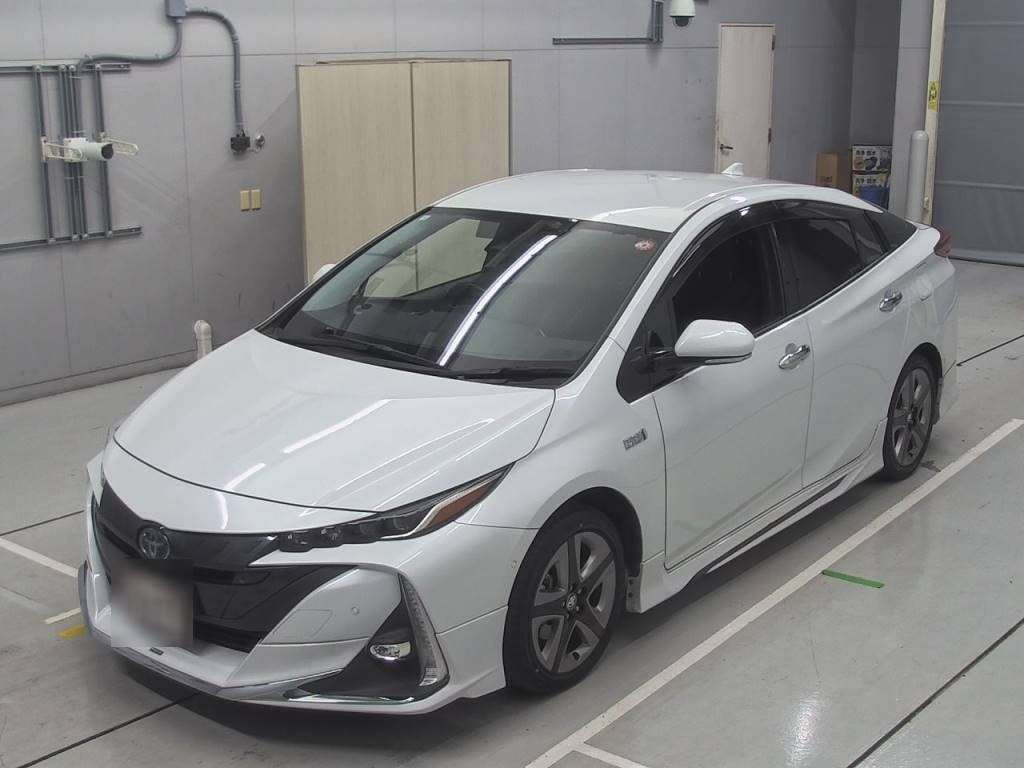 2020 Toyota Prius PHV ZVW52[0]