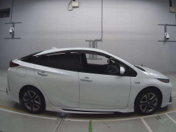 2020 Toyota Prius PHV