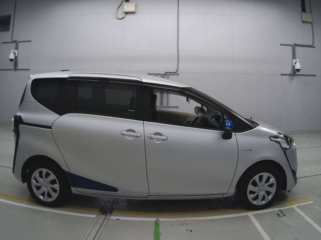 2016 Toyota Sienta NHP170G[2]