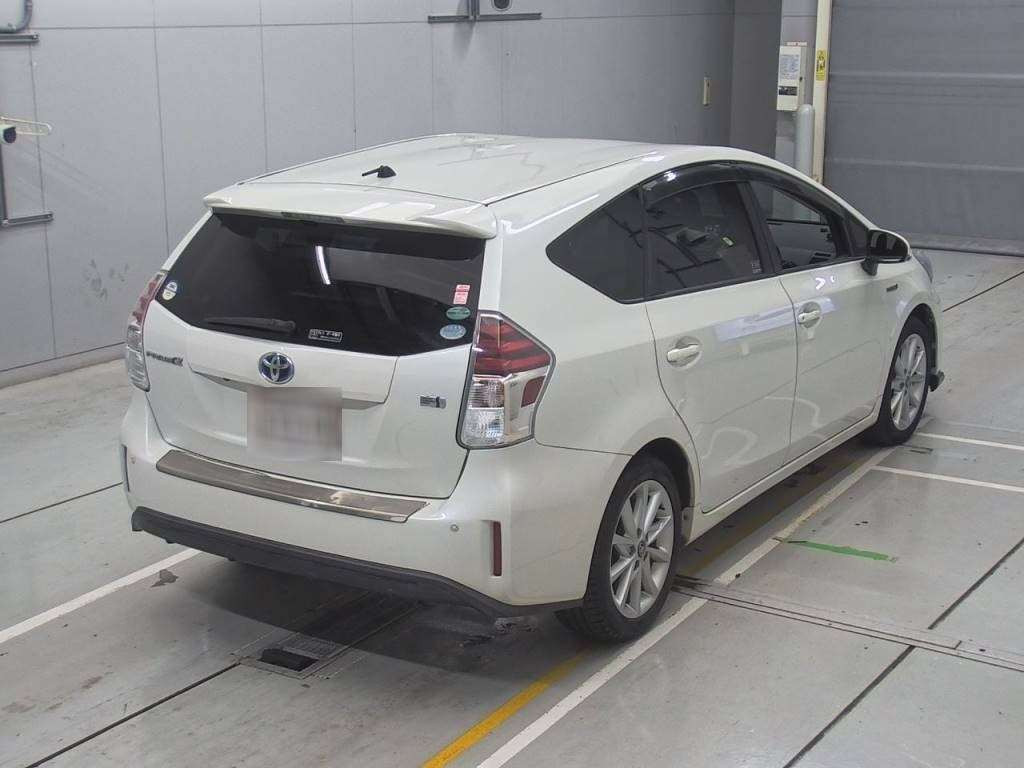 2015 Toyota Prius alpha ZVW41W[1]