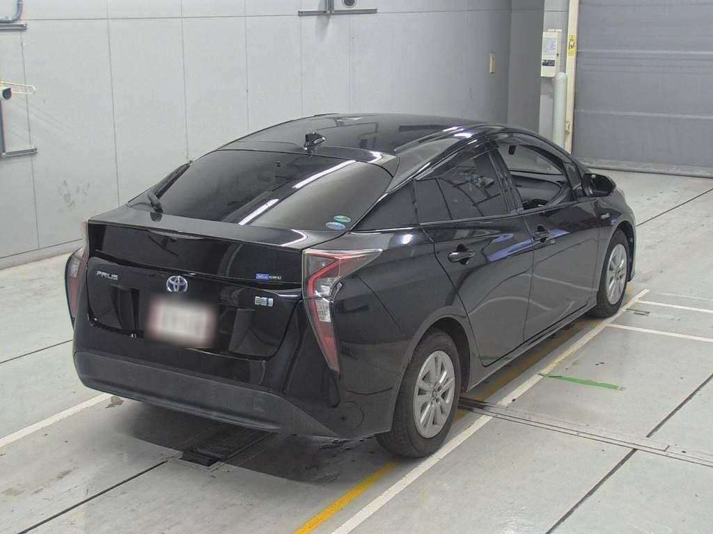 2016 Toyota Prius ZVW50[1]