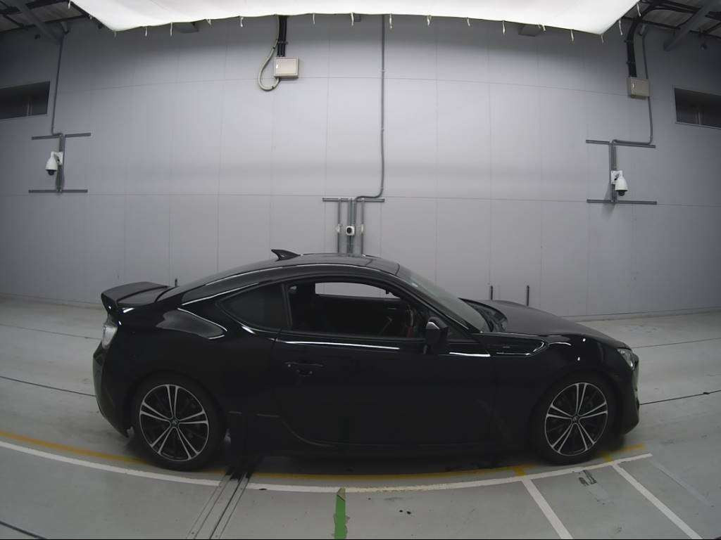 2013 Toyota 86 ZN6[2]