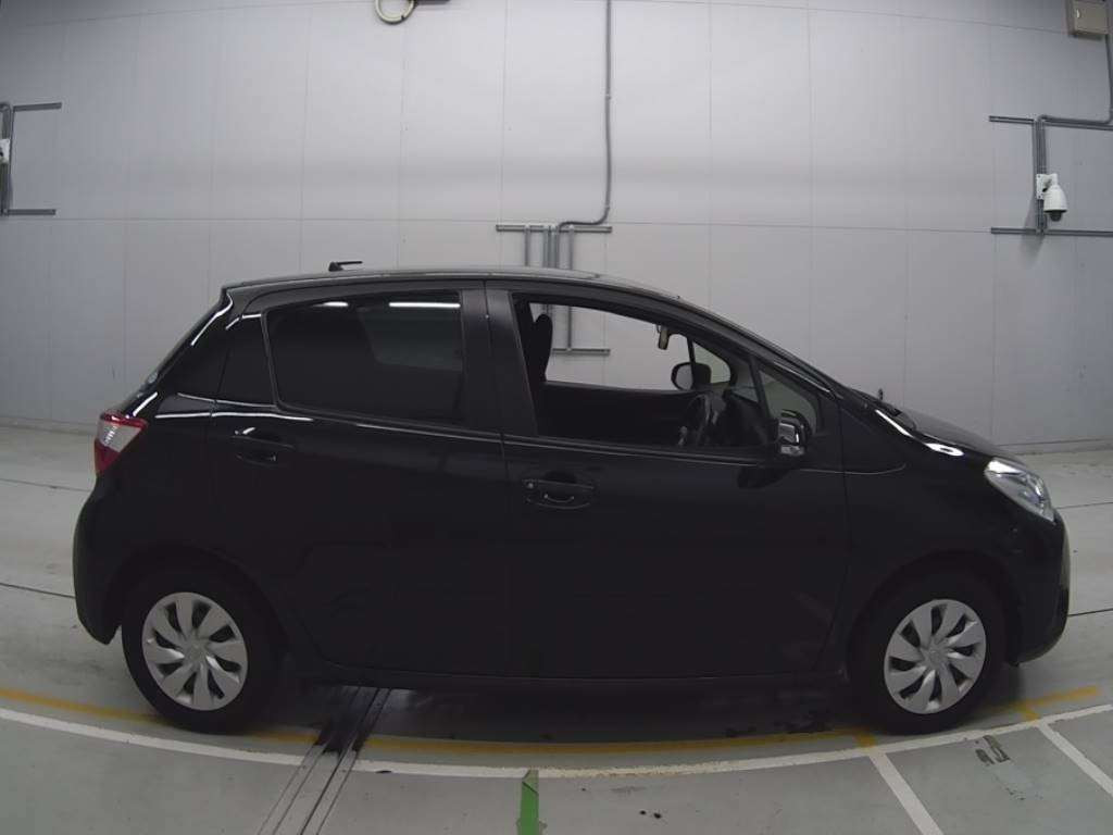 2017 Toyota Vitz KSP130[2]