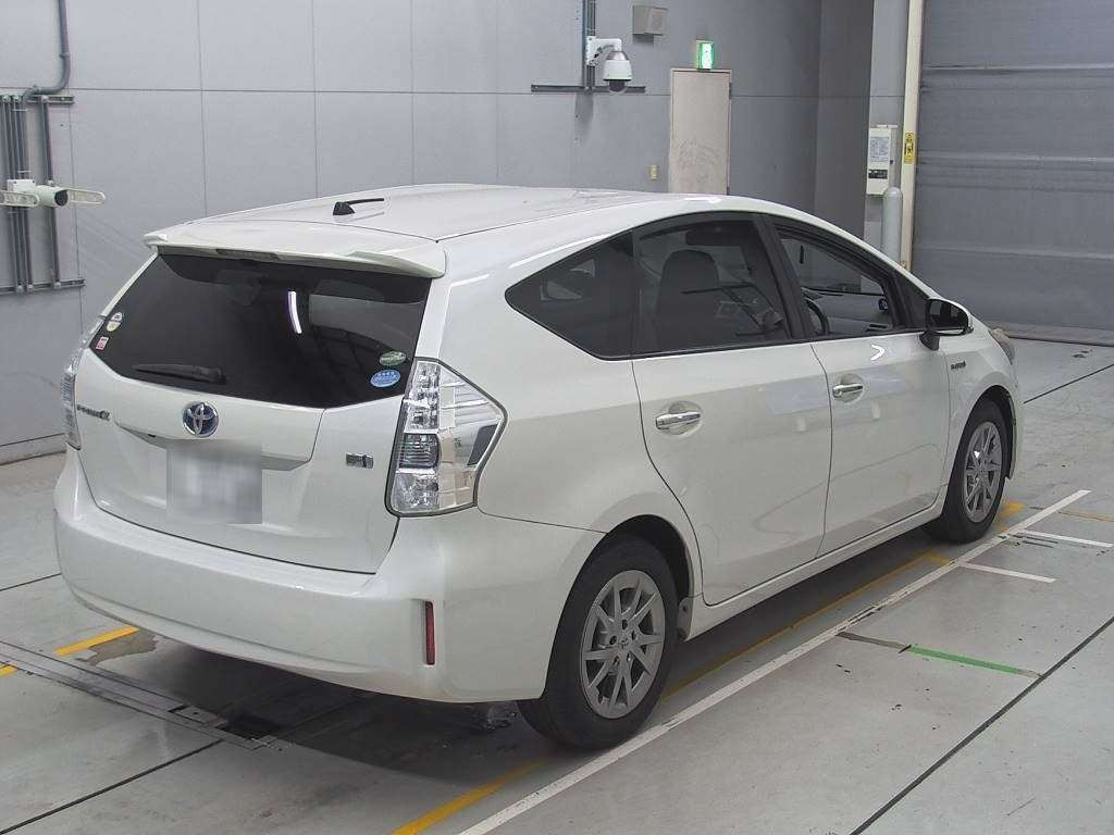 2014 Toyota Prius alpha ZVW41W[1]