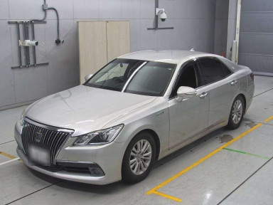 2013 Toyota Crown Hybrid