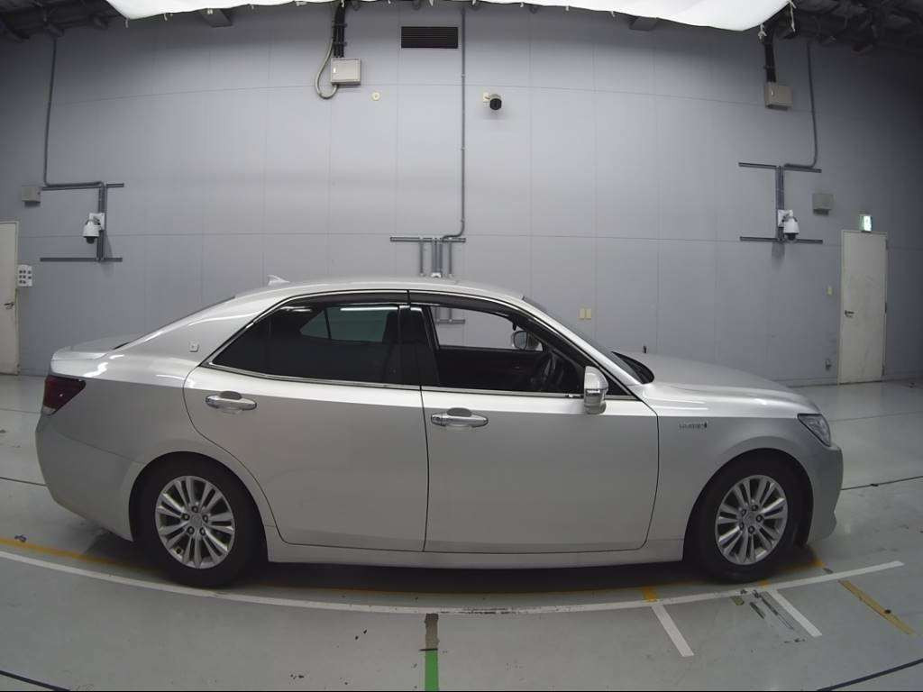 2013 Toyota Crown Hybrid AWS210[2]