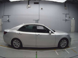 2013 Toyota Crown Hybrid