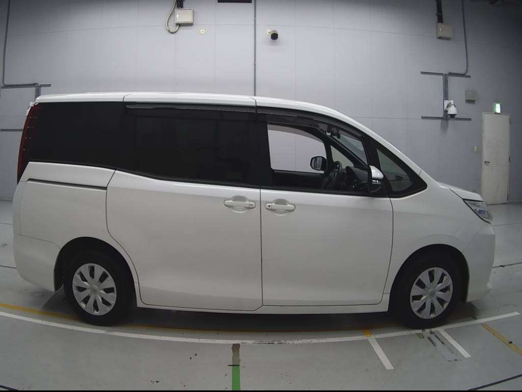 2014 Toyota Noah ZRR80G[2]