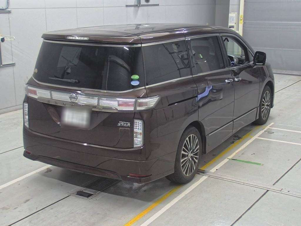 2016 Nissan Elgrand TE52[1]