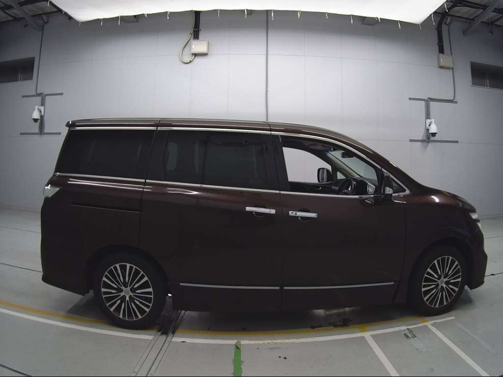 2016 Nissan Elgrand TE52[2]