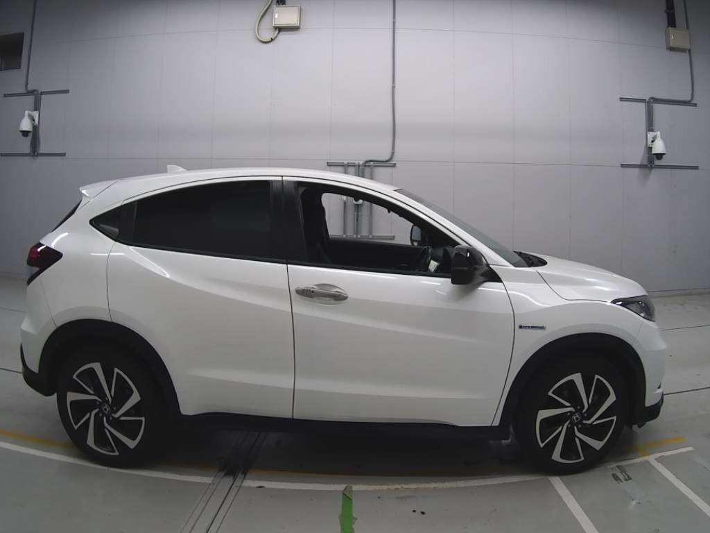 2016 Honda VEZEL RU3[2]