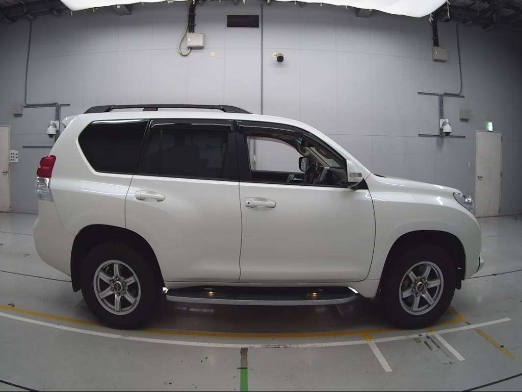 2011 Toyota Land Cruiser Prado GRJ151W[2]