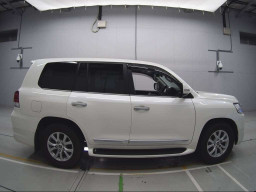 2018 Toyota Land Cruiser