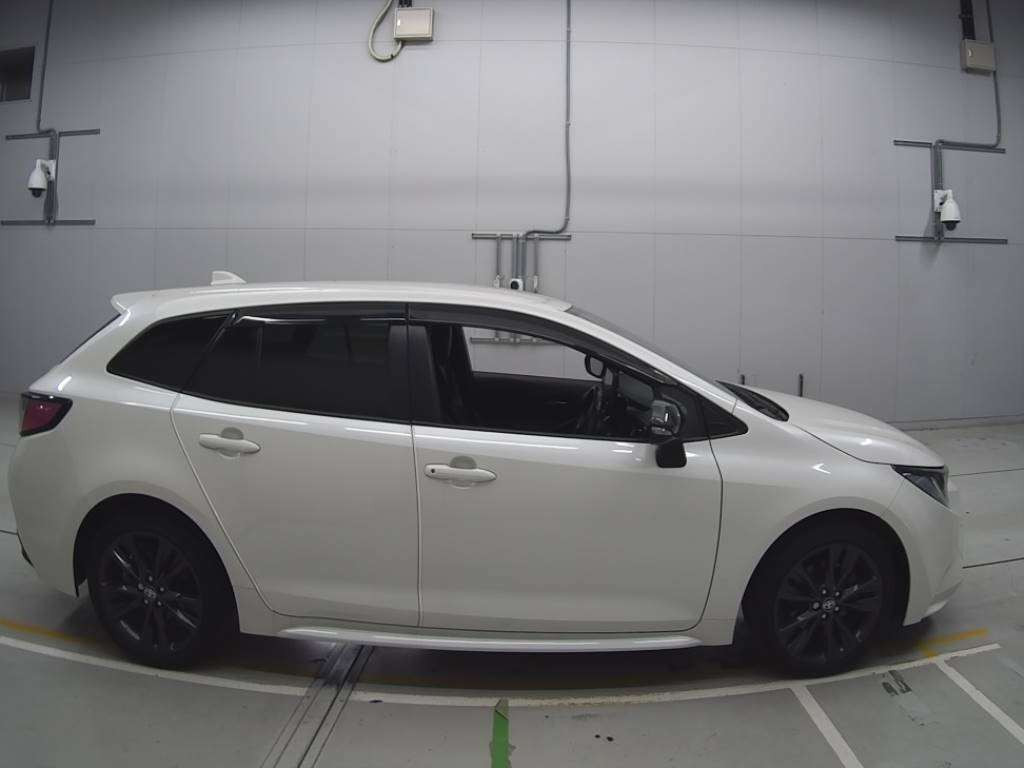 2019 Toyota Corolla Touring Wagon ZRE212W[2]