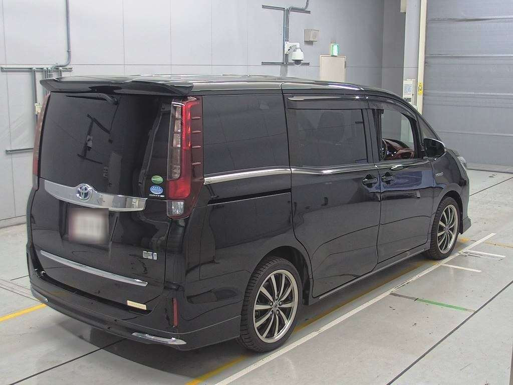 2017 Toyota Noah ZWR80G[1]