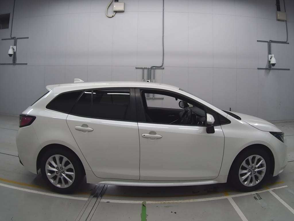 2019 Toyota Corolla Touring Wagon ZRE212W[2]