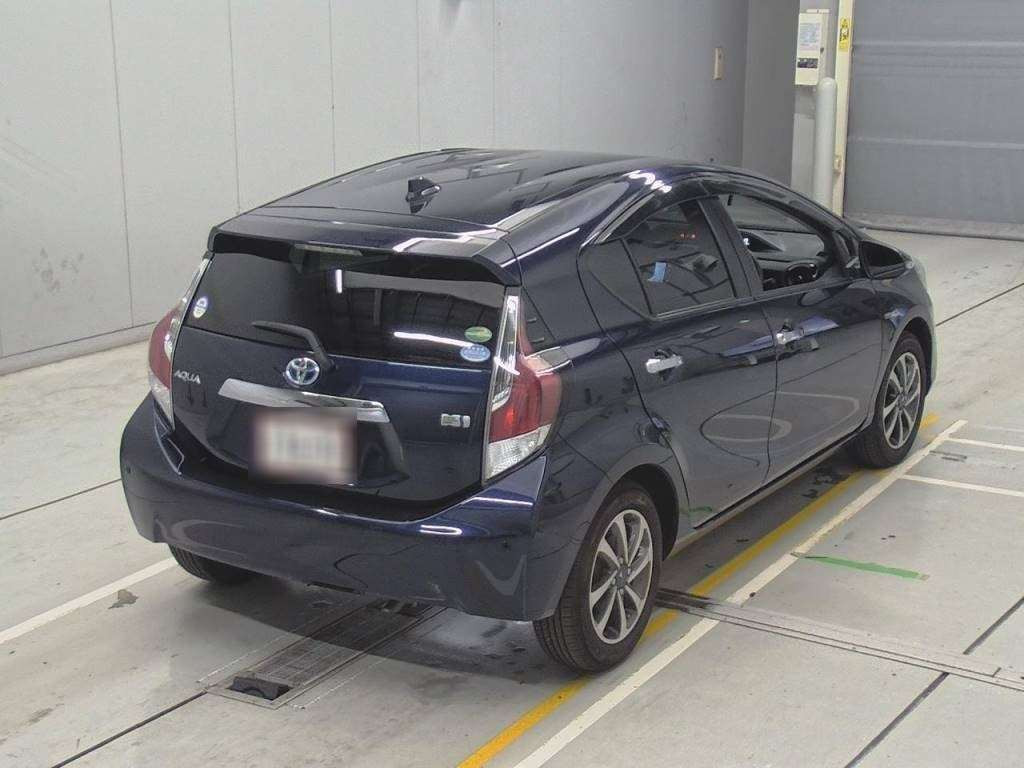 2016 Toyota Aqua NHP10[1]