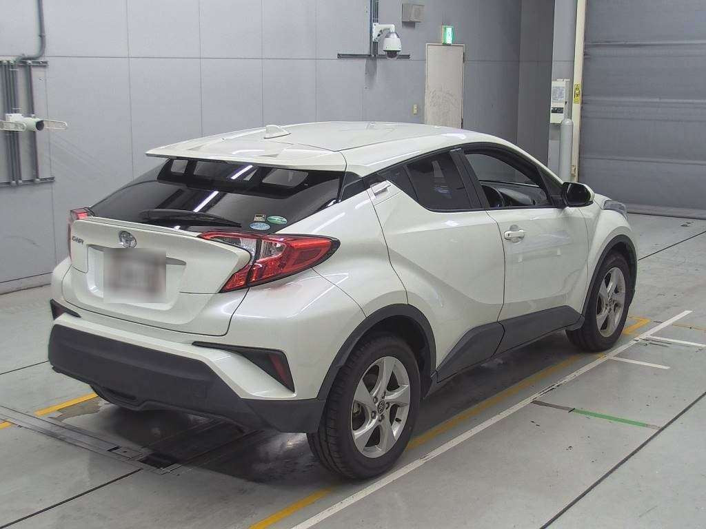 2017 Toyota C-HR NGX50[1]