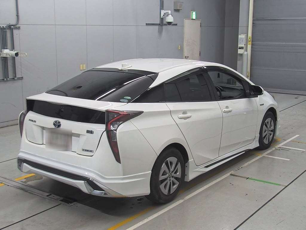 2017 Toyota Prius ZVW51[1]