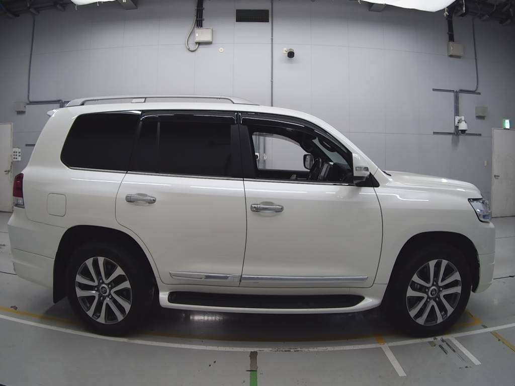 2021 Toyota Land Cruiser URJ202W[2]