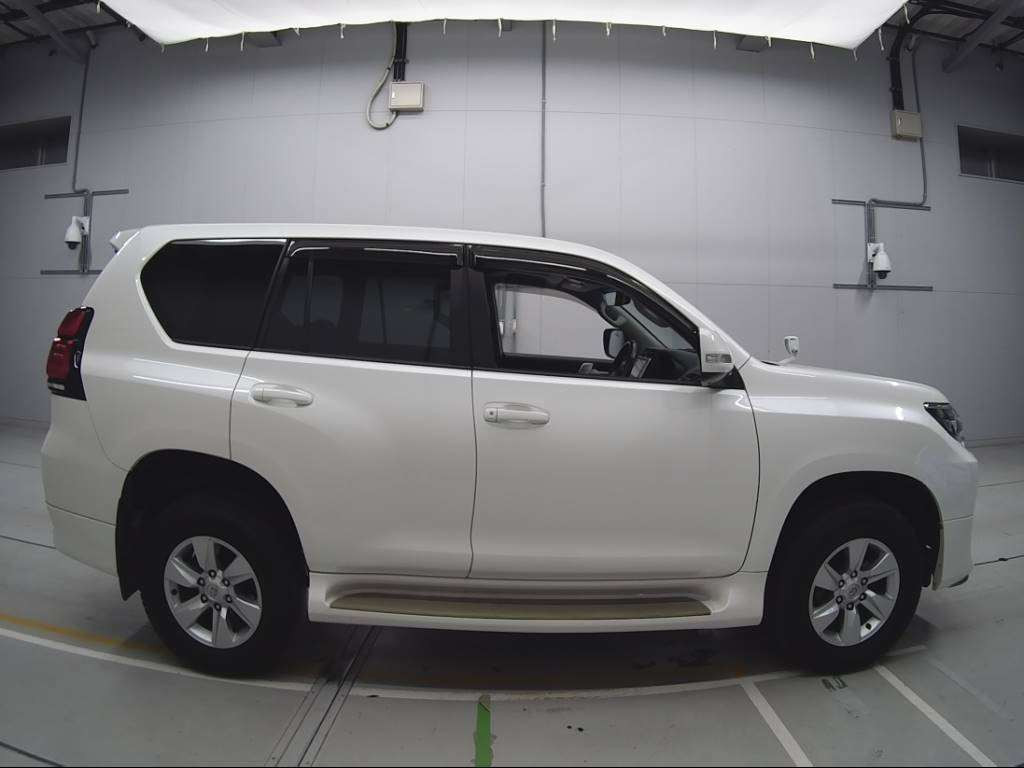 2018 Toyota Land Cruiser Prado TRJ150W[2]