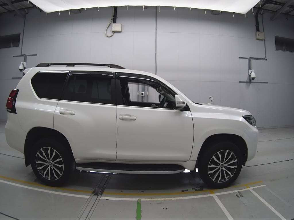 2020 Toyota Land Cruiser Prado GDJ150W[2]