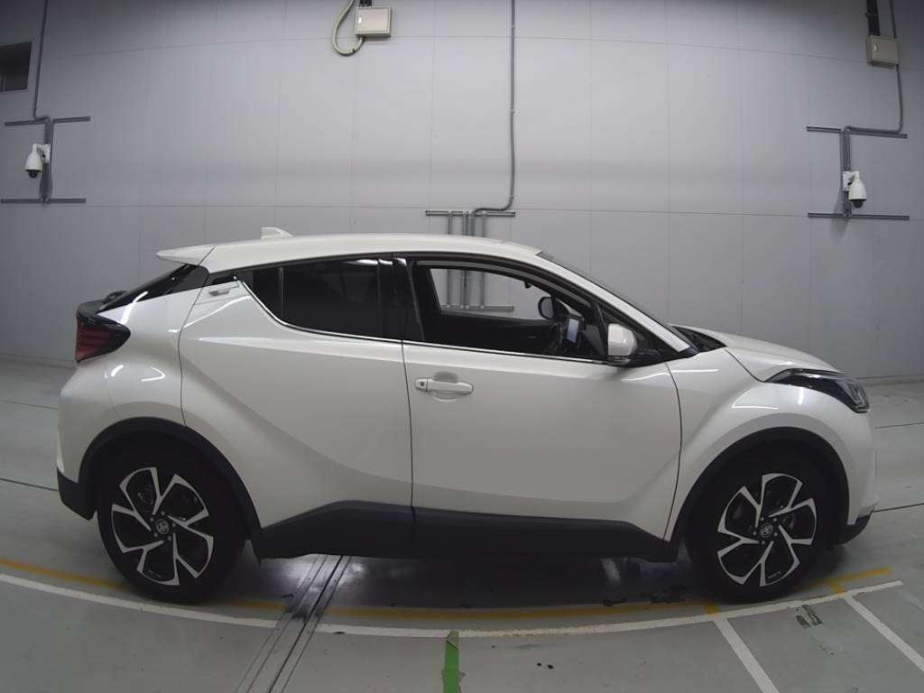 2020 Toyota C-HR NGX10[2]