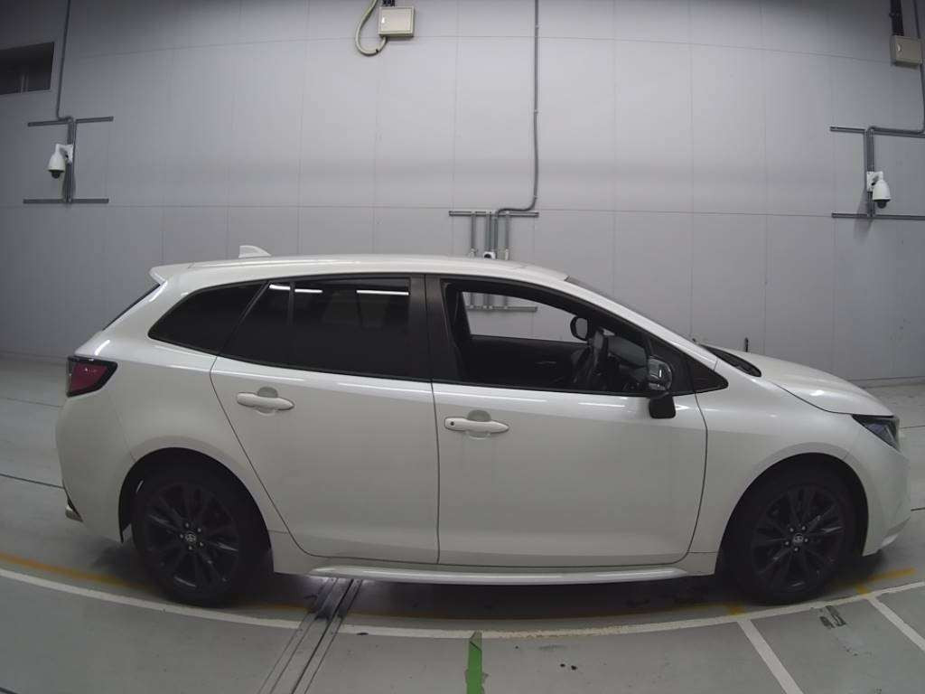 2021 Toyota Corolla Touring Wagon ZRE212W[2]