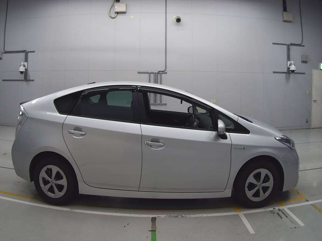 2014 Toyota Prius ZVW30[2]