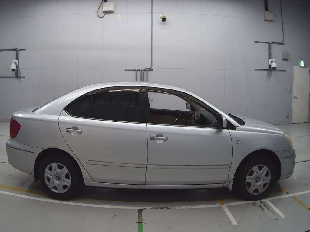 2005 Toyota Premio ZZT240[2]