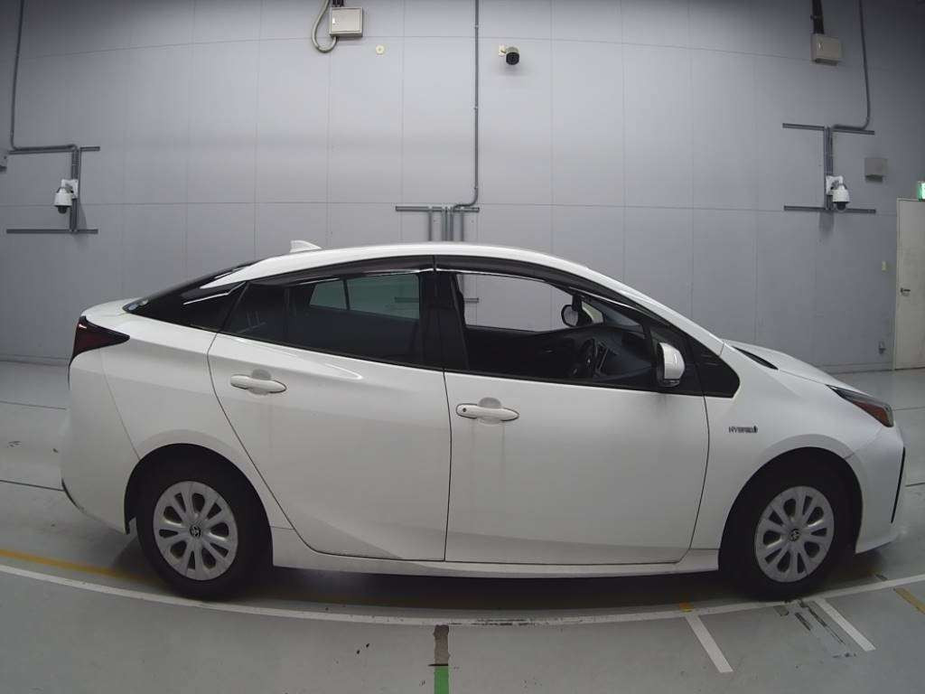 2019 Toyota Prius ZVW51[2]